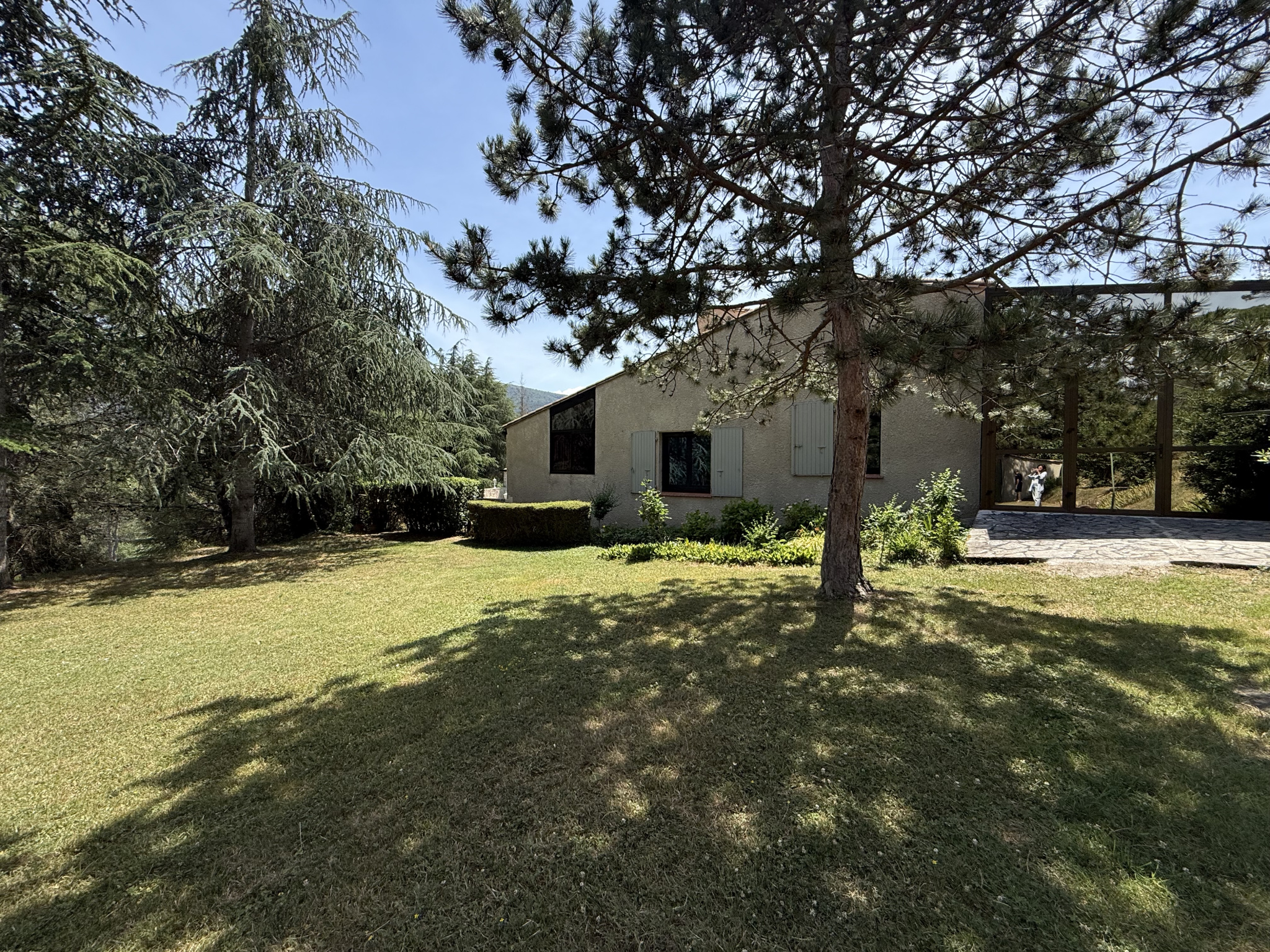 Villa d'architecte avec piscine, appartement indépendant et